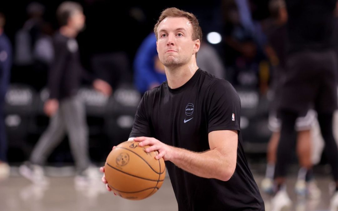 Sources: Grizz bring back Kennard on $11M deal